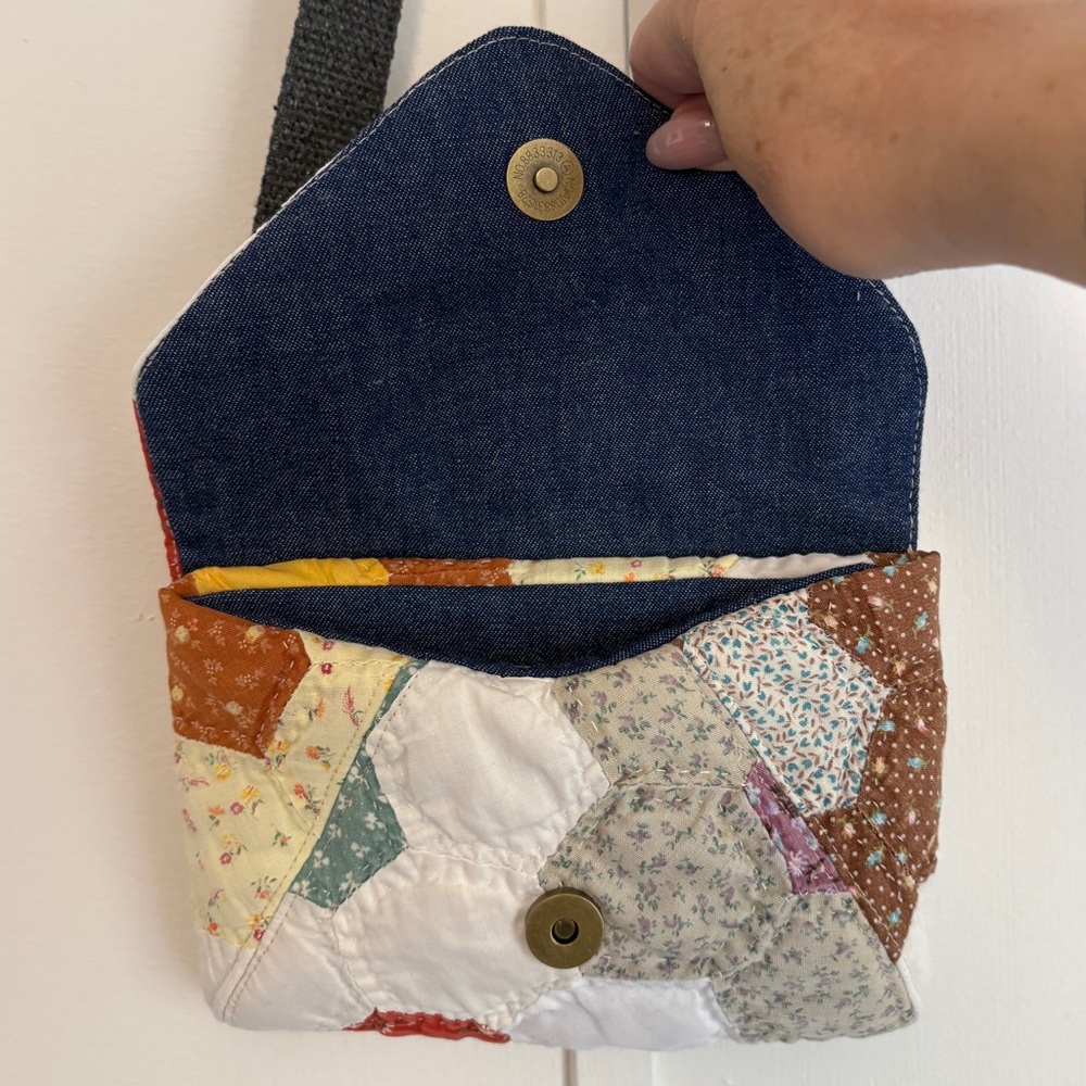 Quilted Crossbody or Belt Bag Multicolour Vintage Patchwork - Picture 5 of 9